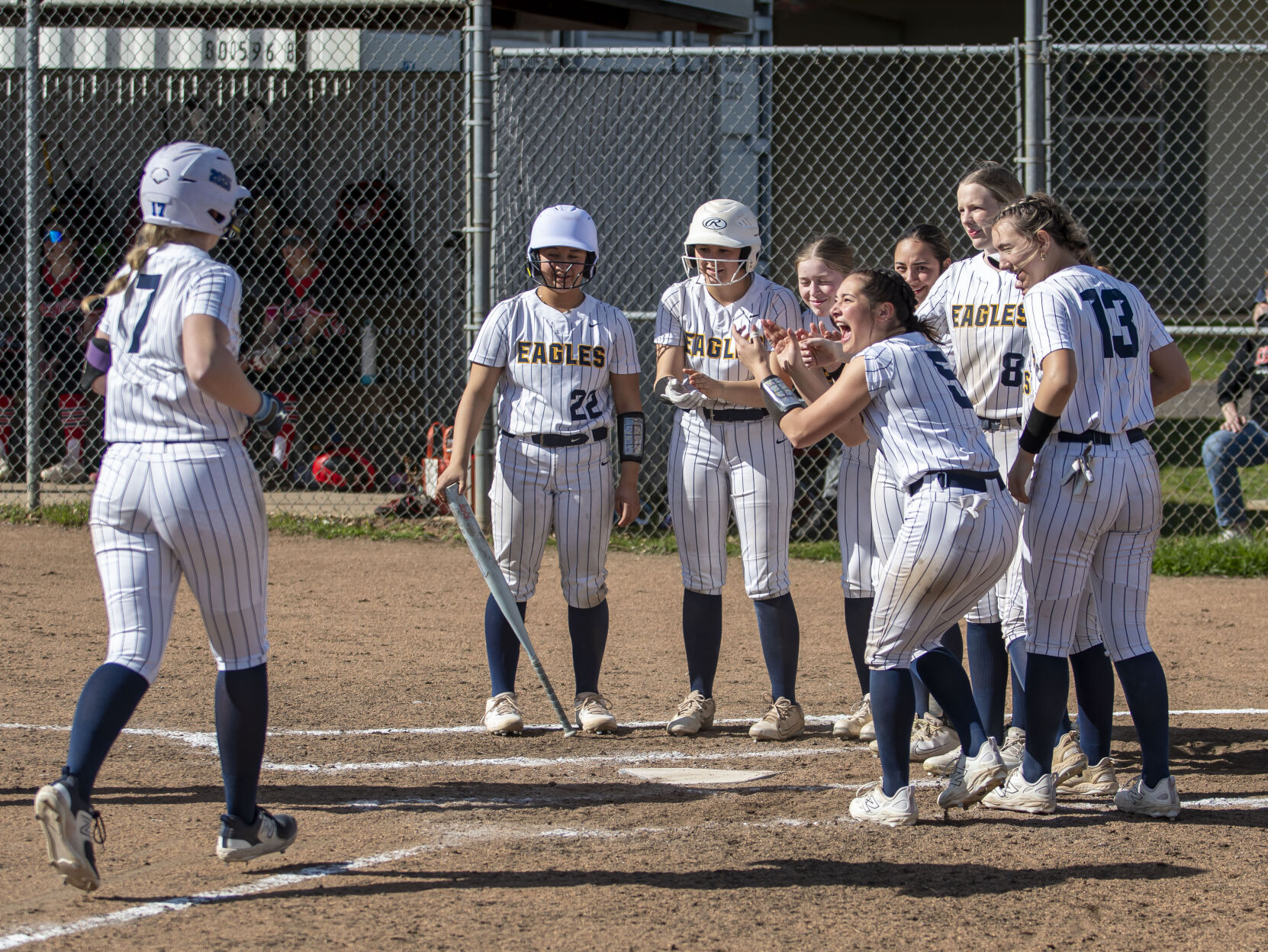 Hood River advances to state softball playoffs